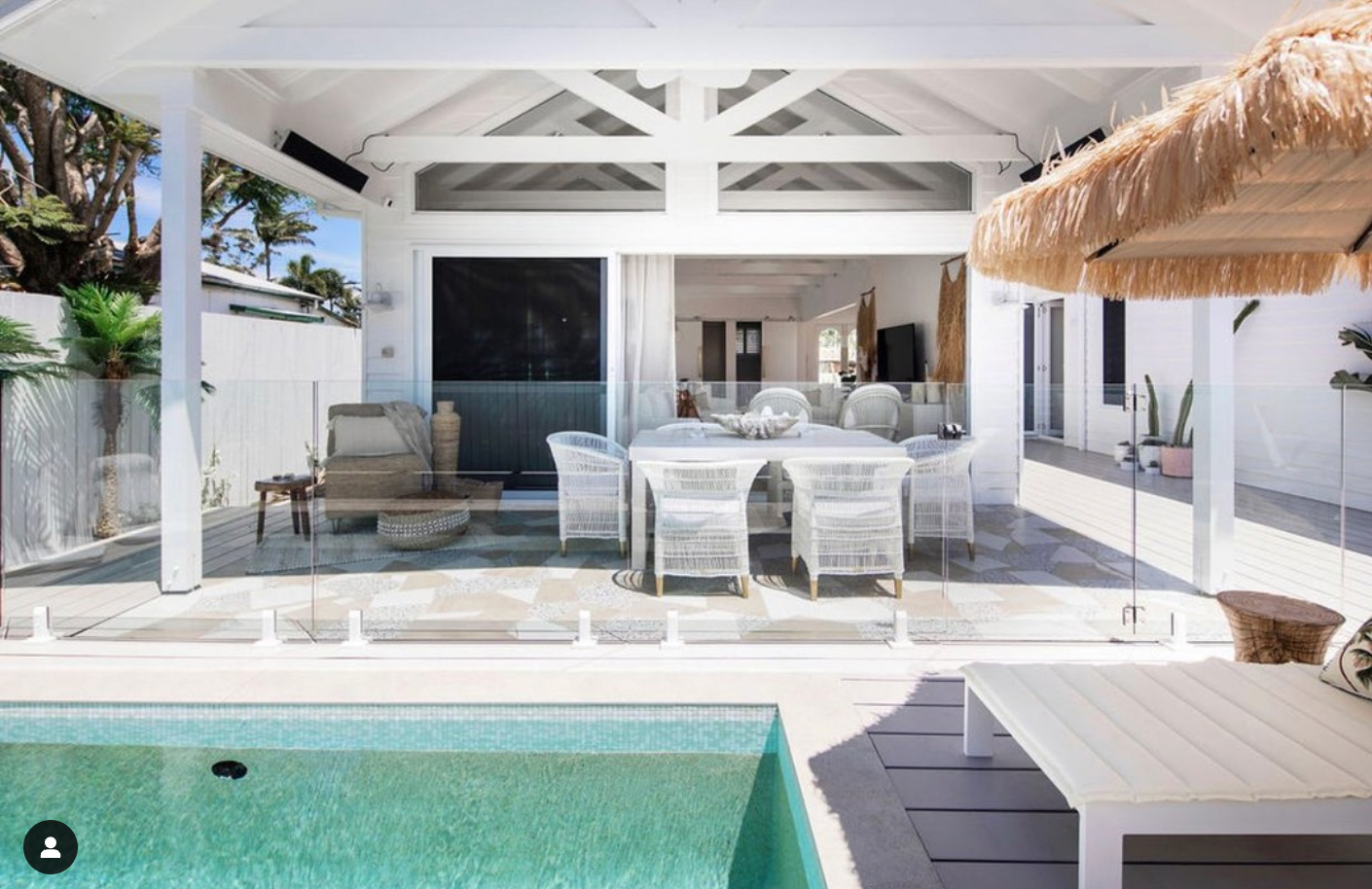 Traditional 1-seater Malawi Cane Chair with Brass Feet