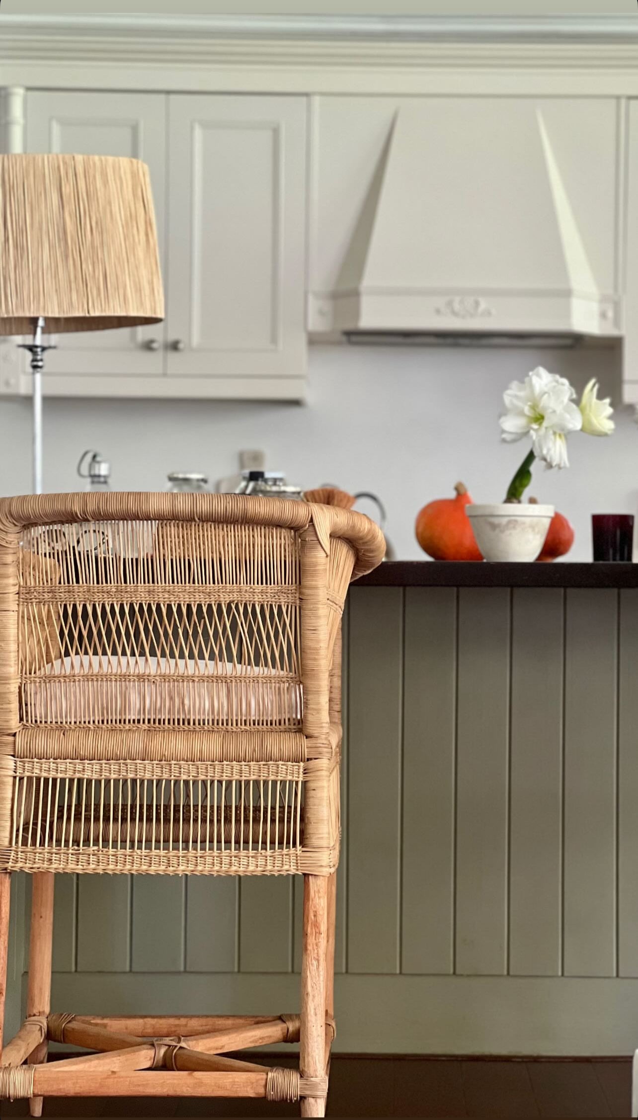 Traditional Counter / Bar Stool