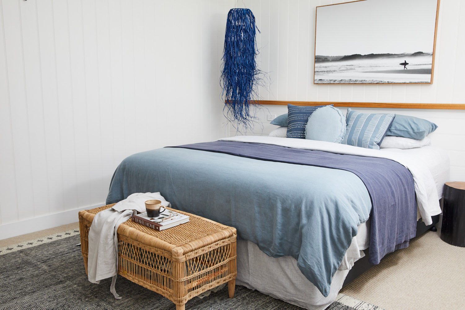 traditional open-weave coffee table/bench