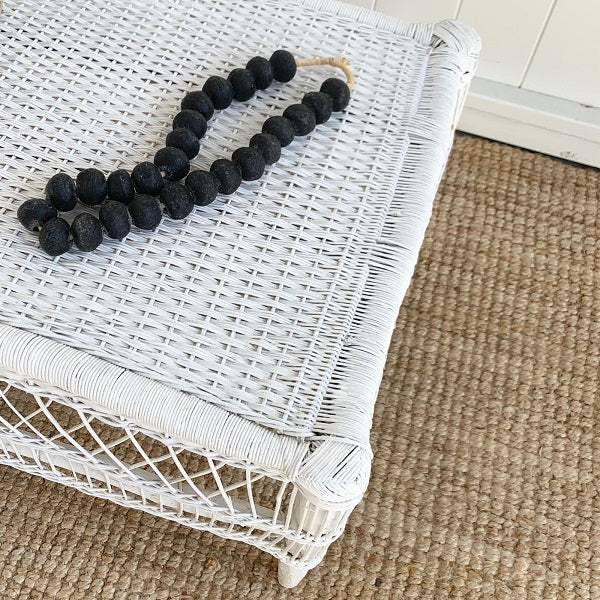 traditional open-weave coffee table/bench