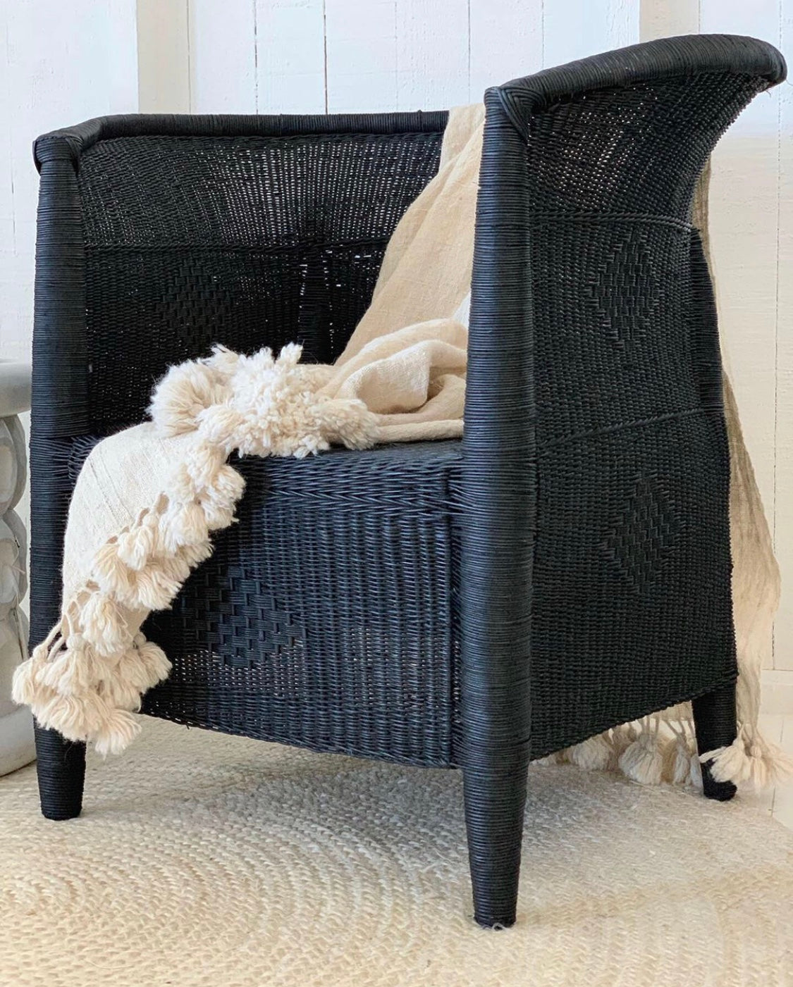 traditional closed-weave 1-seater