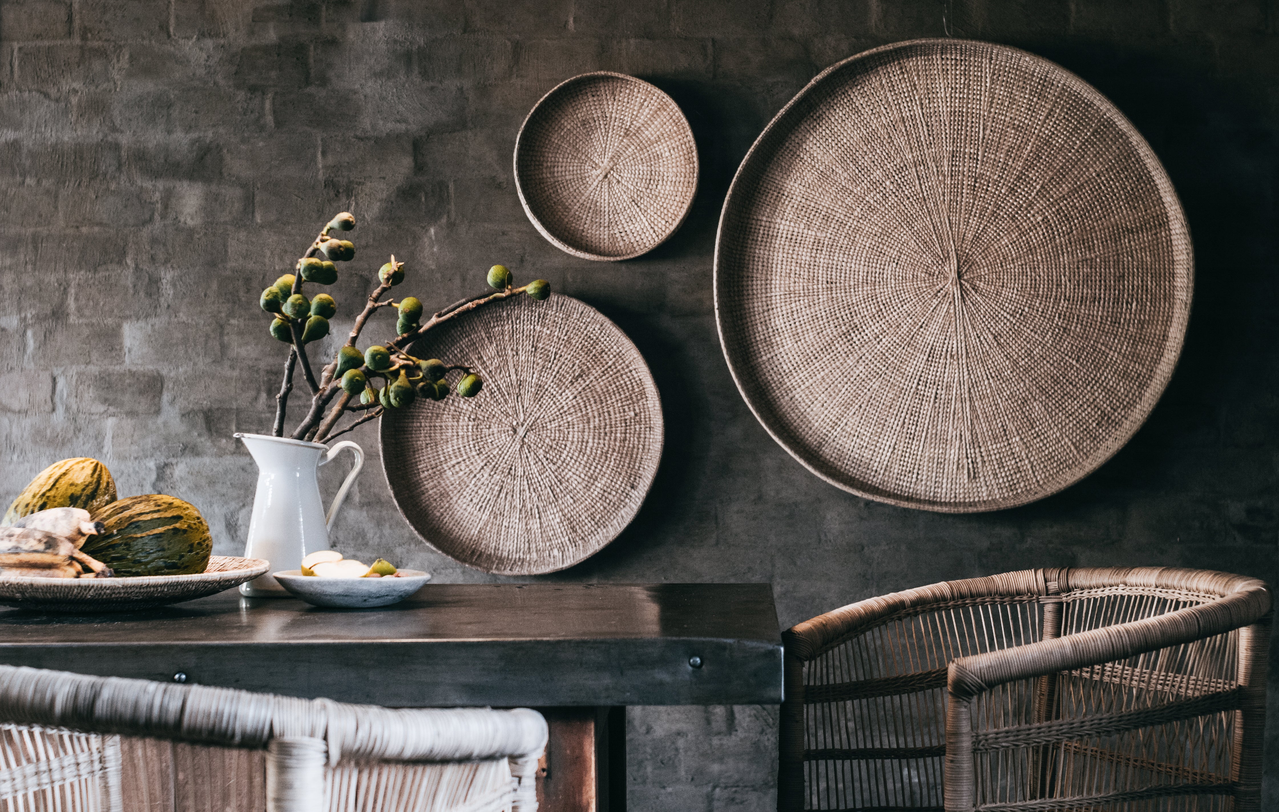 Round Hand-Woven Fruit Tray