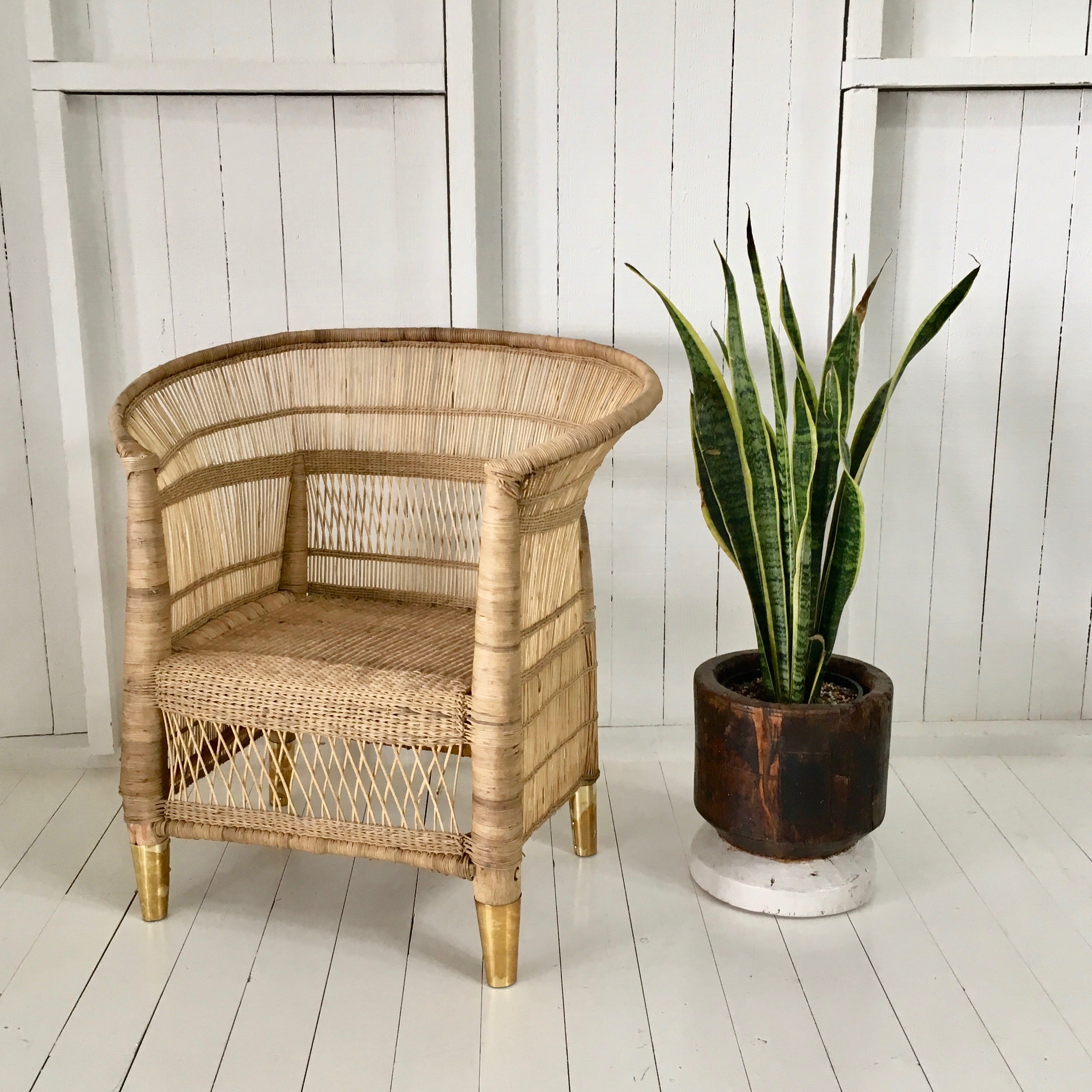 traditional 1-seater with brass or copper feet